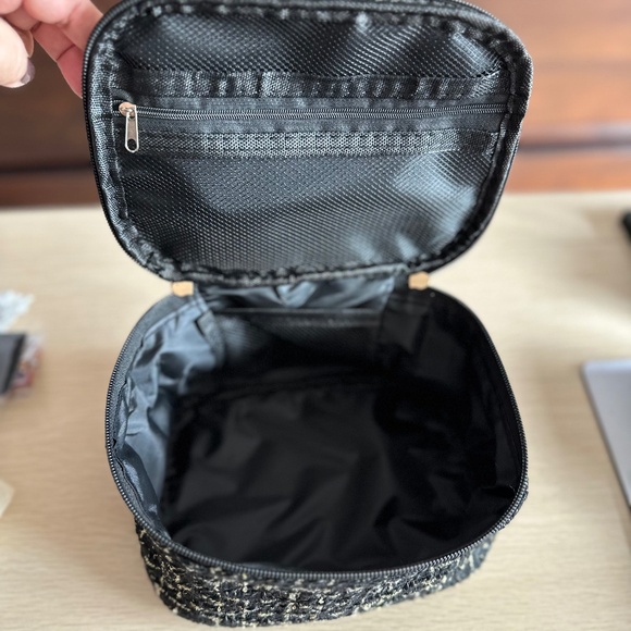 Black & Cream Tweed Cosmetic Bag with Mystery Beauty Bundle - Picture 4 of 8